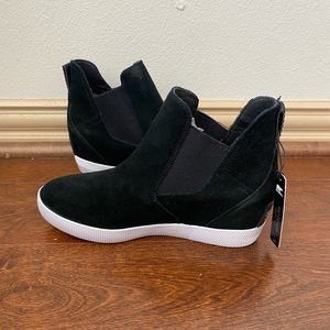 Sorel Women’s slip-on wedges